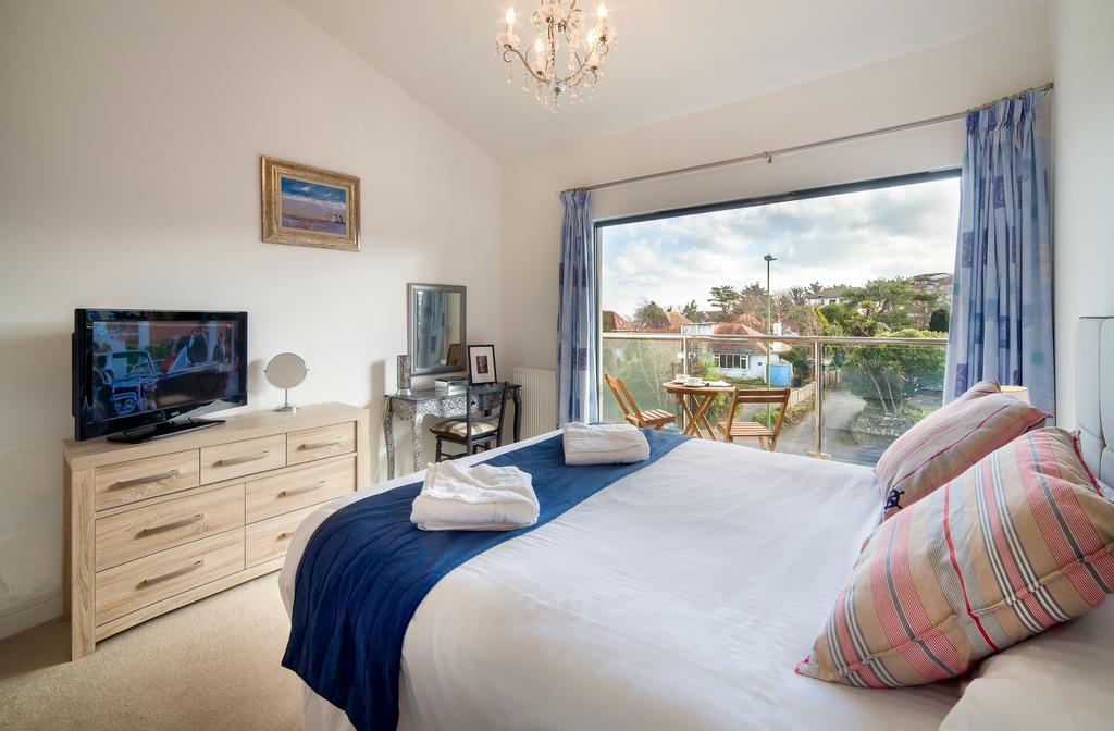 Beaches - South Sands Beach House Torquay Rum bild